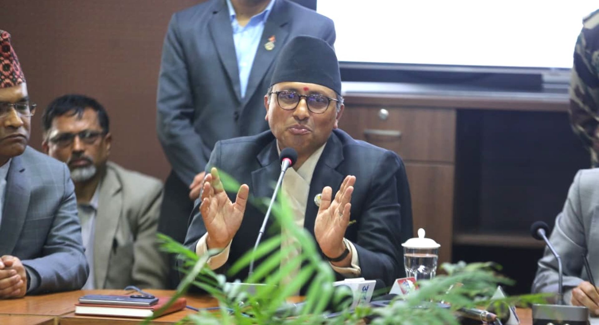 अर्थमन्त्री वाग्लेको एकसाता: राजस्व वृद्धि र निजी क्षेत्रको मनोबल बढाउन केन्द्रित, मूल्यवृद्धिमा मौन